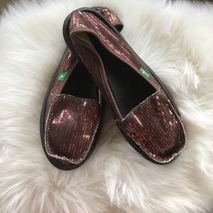 Sanuk yoga mat copper metallic Sequin slip on sz 8